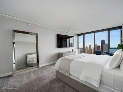 $1,395,000 | 225 North Columbus Drive, Unit 6705, Chicago, IL 60601