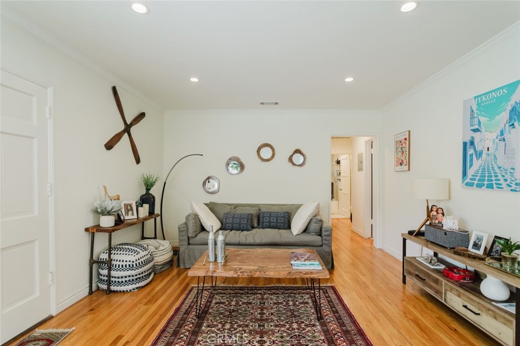 817 North Verdugo Road Glendale, CA 91206 - Photo 7 of 44
