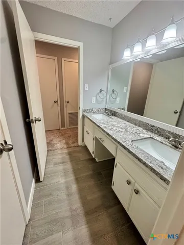 $325,000 | 911 Westwood Street, Victoria, TX 77901