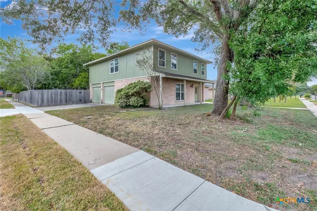 $325,000 | 911 Westwood Street, Victoria, TX 77901