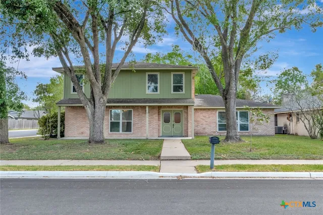 $325,000 | 911 Westwood Street, Victoria, TX 77901