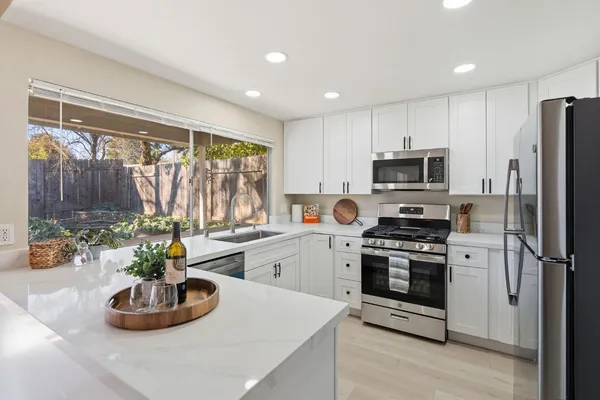 $499,900 | 5865 Esrig Way, Sacramento, CA 95841