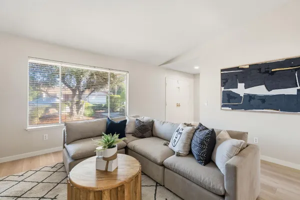 $499,900 | 5865 Esrig Way, Sacramento, CA 95841