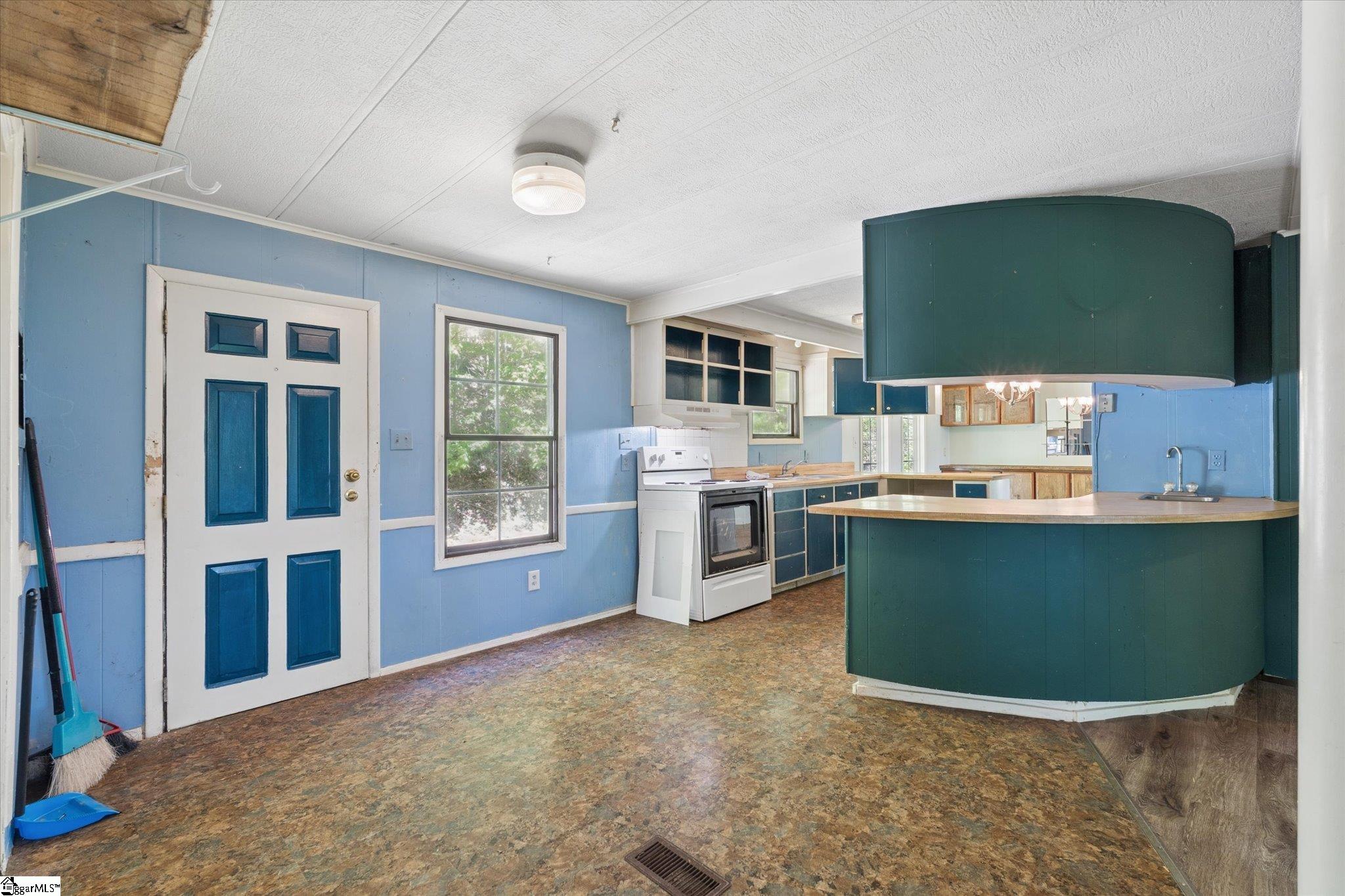 599 South Glassy Mountain Road Pickens, SC 29671 - Photo 10 of 31
