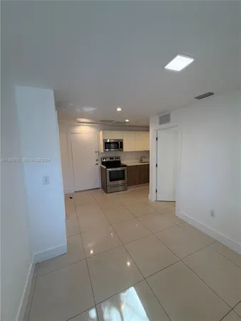 $1,900 | 829 Southwest 18th Avenue, Unit 109, Miami, FL 33135