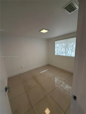 $1,900 | 829 Southwest 18th Avenue, Unit 109, Miami, FL 33135