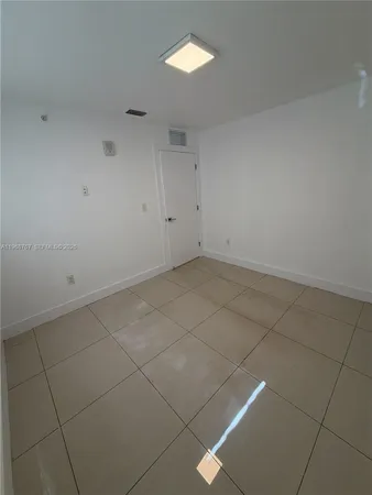 $1,900 | 829 Southwest 18th Avenue, Unit 109, Miami, FL 33135