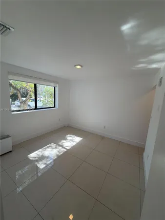 $1,900 | 829 Southwest 18th Avenue, Unit 109, Miami, FL 33135