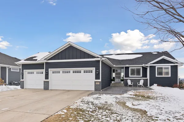 $535,000 | 932 Farmer Ridge Trail, Belle Plaine, MN 56011