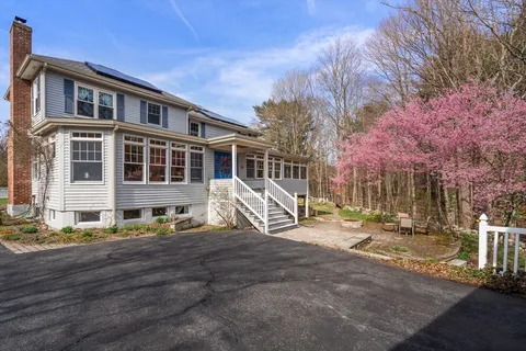 $1,695,000 | 58 Hartford Street, Dover, MA 02030