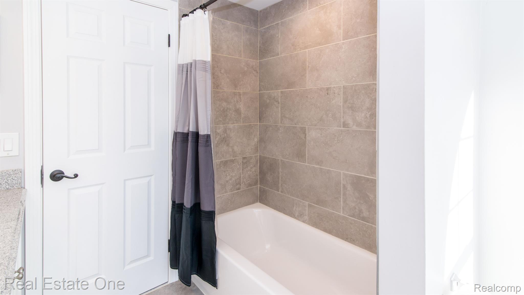 35280 Spring Hill Road Farmington, MI 48331 - Photo 52 of 62 Gallery Image 52