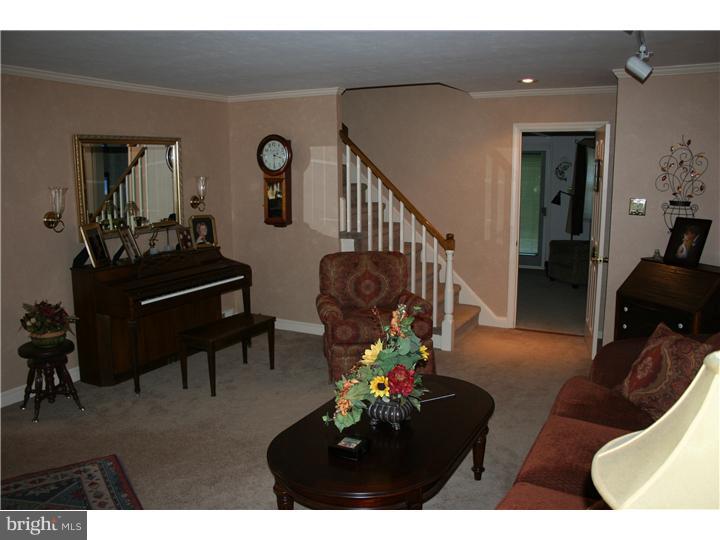 286 Valley View Road Springfield, PA 19064 - Photo 5 of 24 Living Room