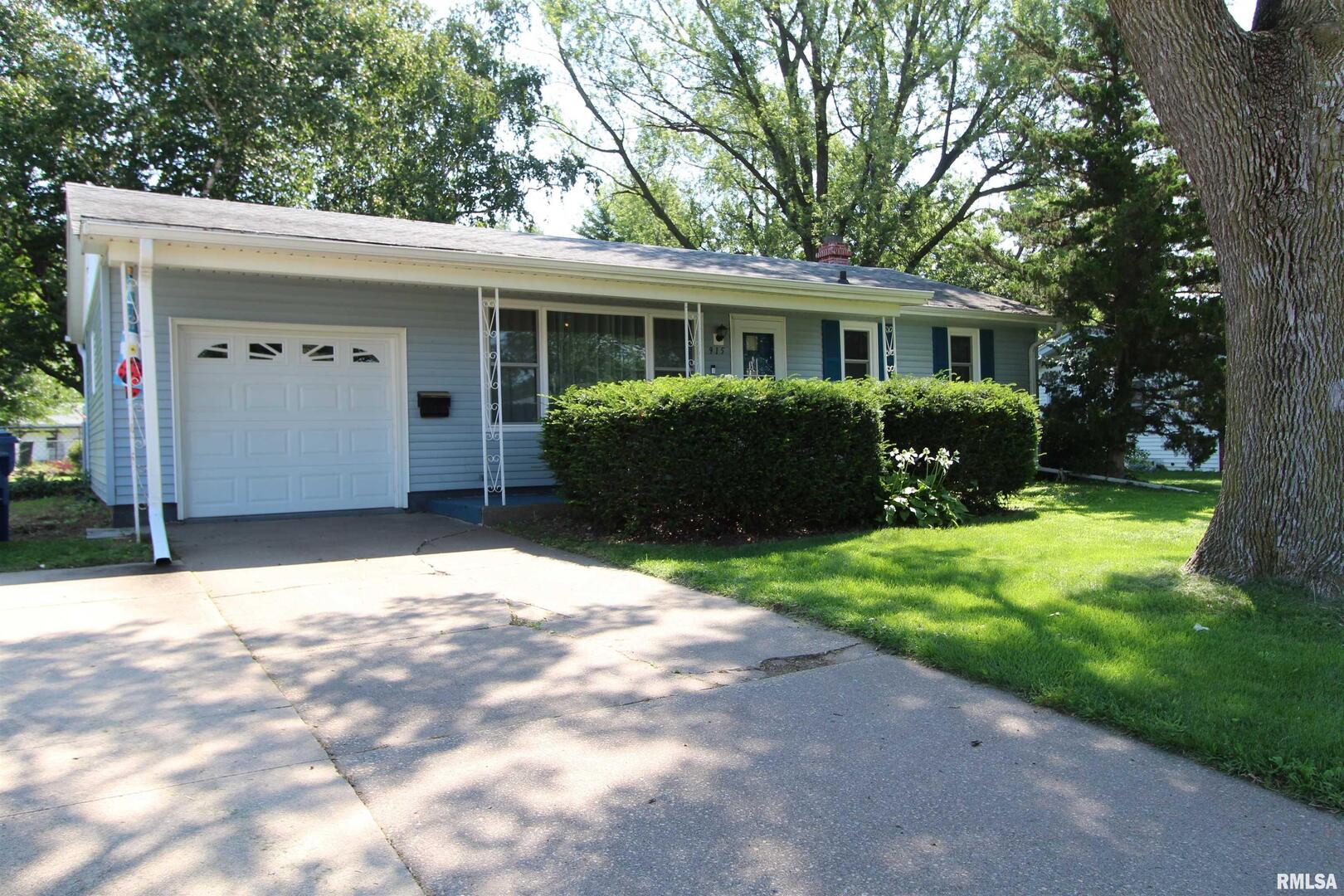 915 North 12th Street Clinton, IA 52732 - Photo 1 of 22