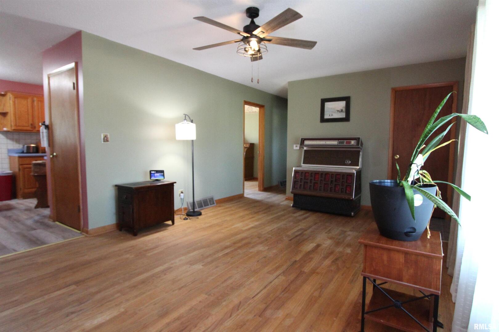 915 North 12th Street Clinton, IA 52732 - Photo 4 of 22