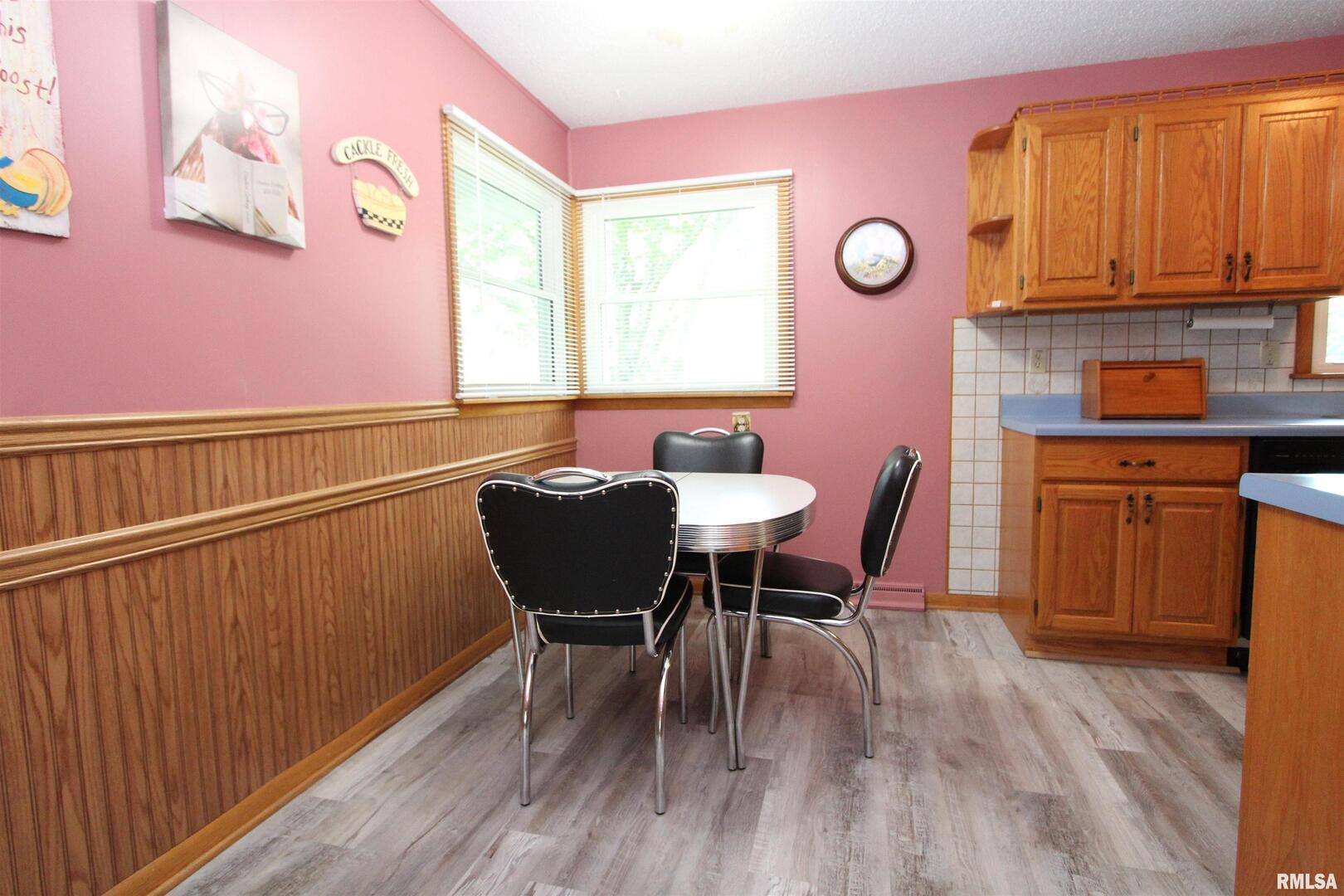 915 North 12th Street Clinton, IA 52732 - Photo 5 of 22