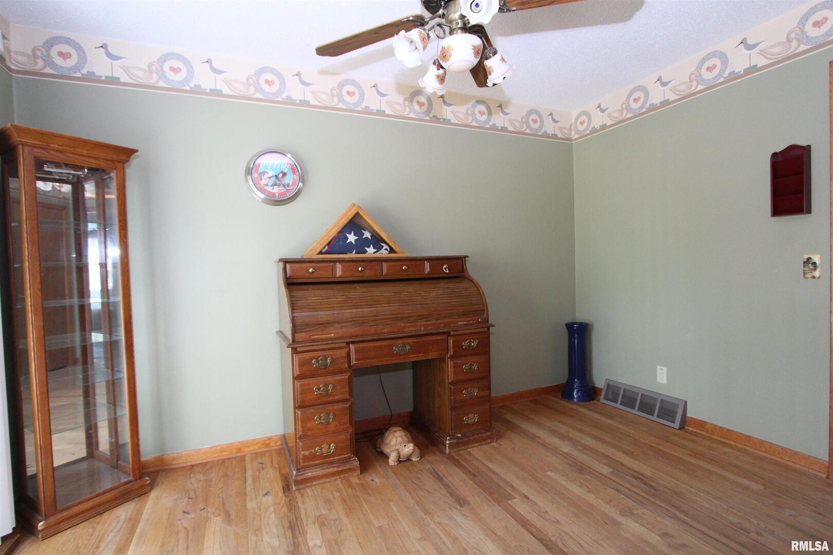 915 North 12th Street Clinton, IA 52732 - Photo 8 of 22