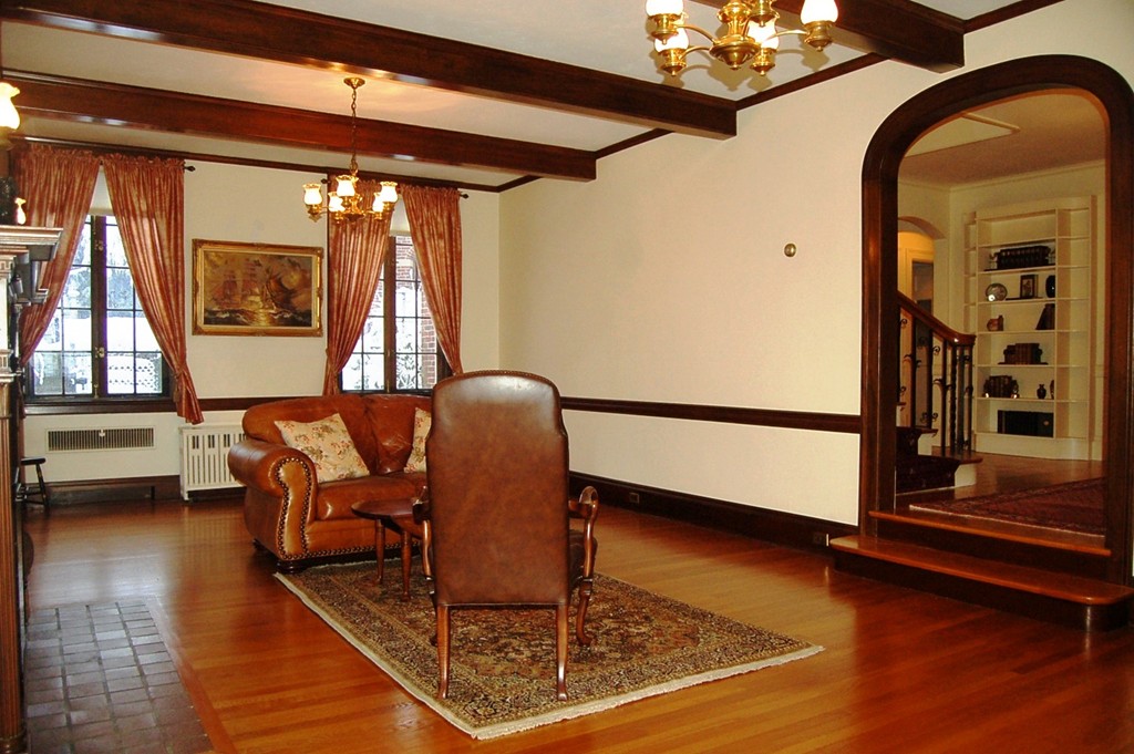 346 Gaskill Street Woonsocket, RI 02895 - Photo 9 of 25 a living room with furniture