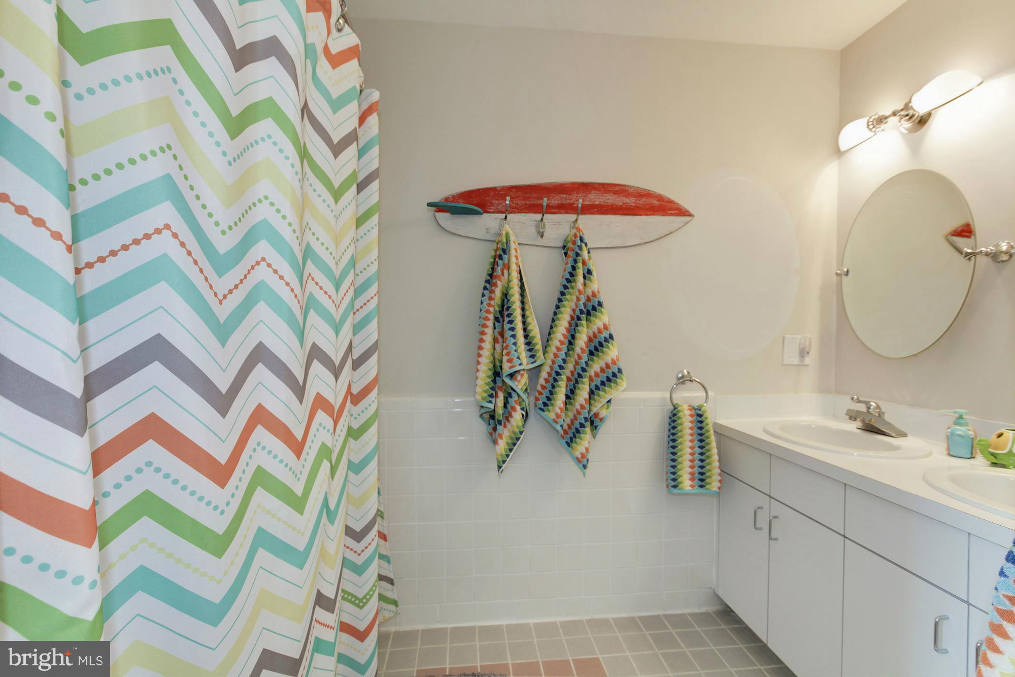 5609 Jordan Road Bethesda, MD 20816 - Photo 23 of 30 Second Full Bathroom