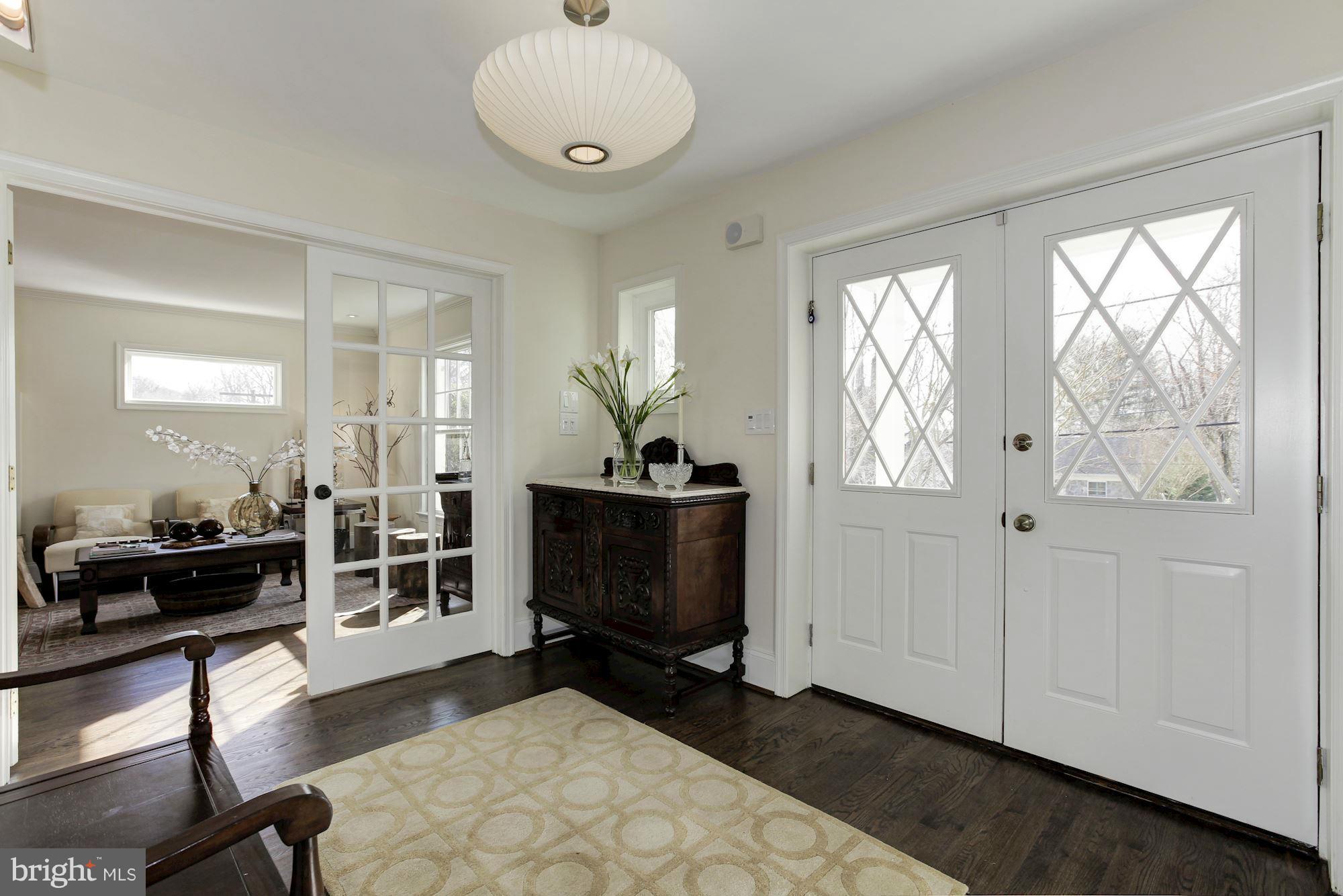 5609 Jordan Road Bethesda, MD 20816 - Photo 4 of 30 Entryway