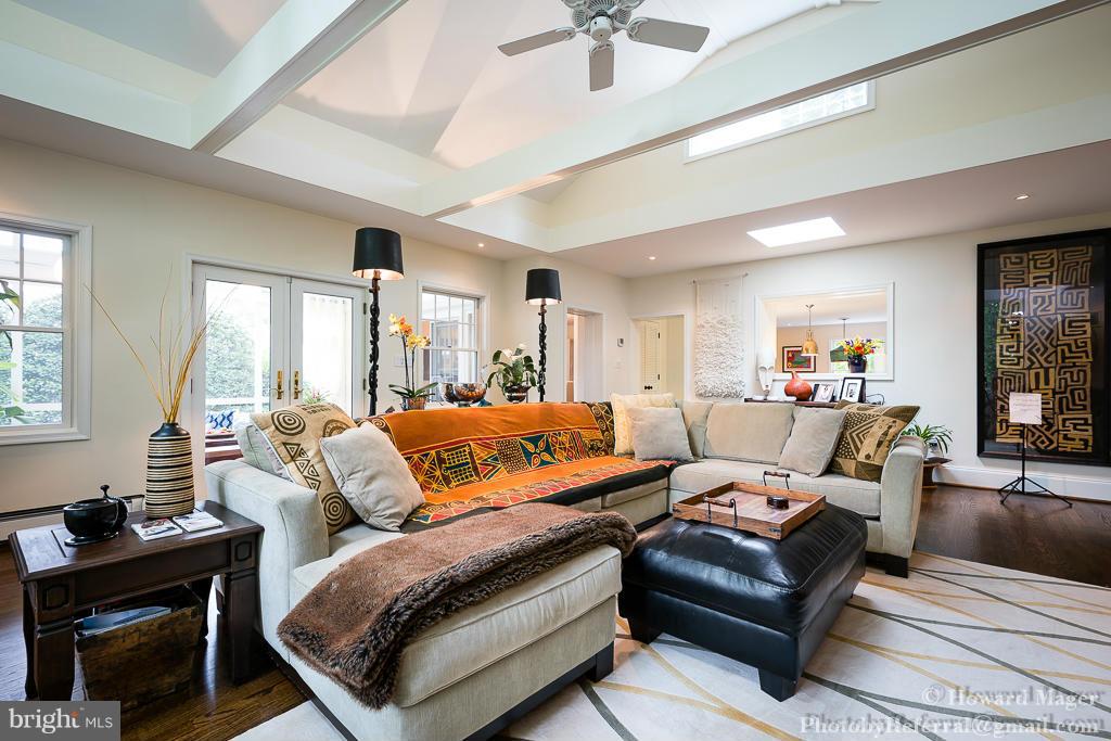 5609 Jordan Road Bethesda, MD 20816 - Photo 10 of 30 Family Room