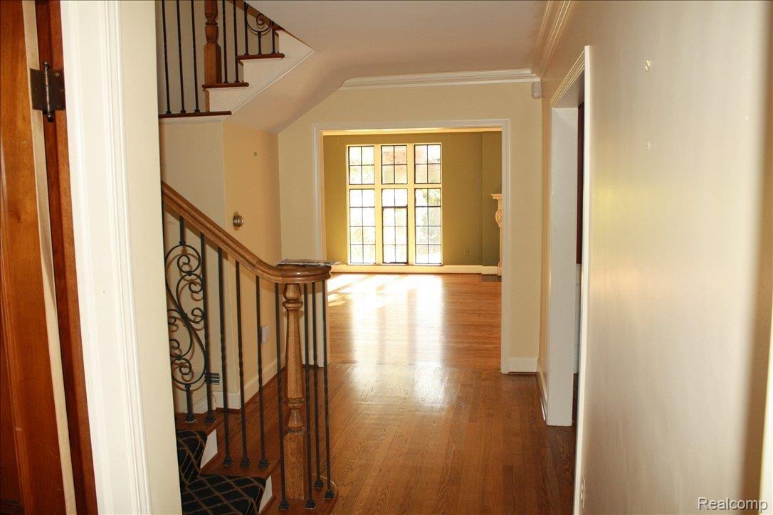 709 Berkshire Road Grosse Pointe, MI 48230 - Photo 4 of 25 foyer