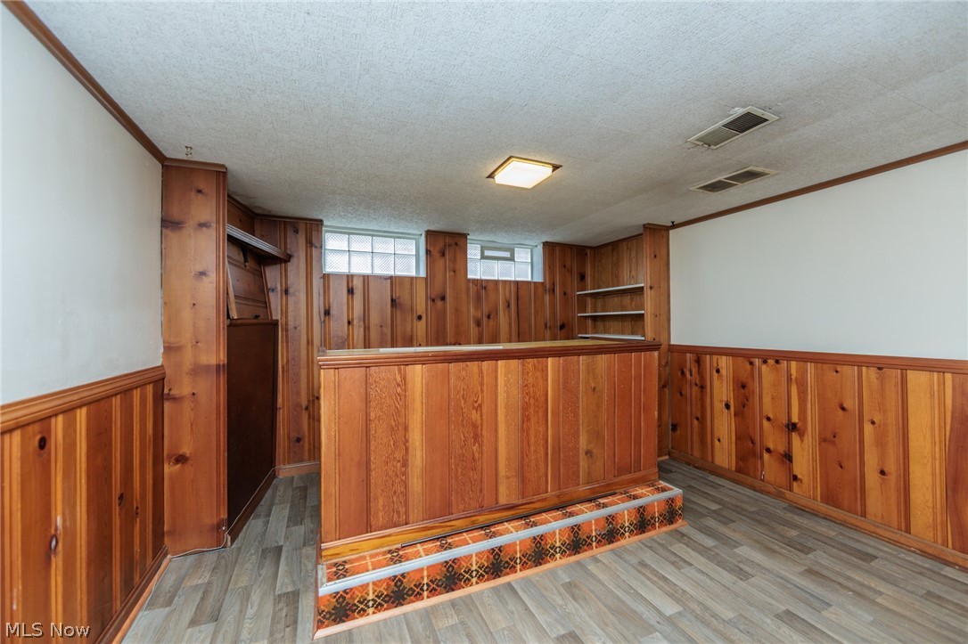 1551 Winchester Road Cleveland, OH 44124 - Photo 34 of 48