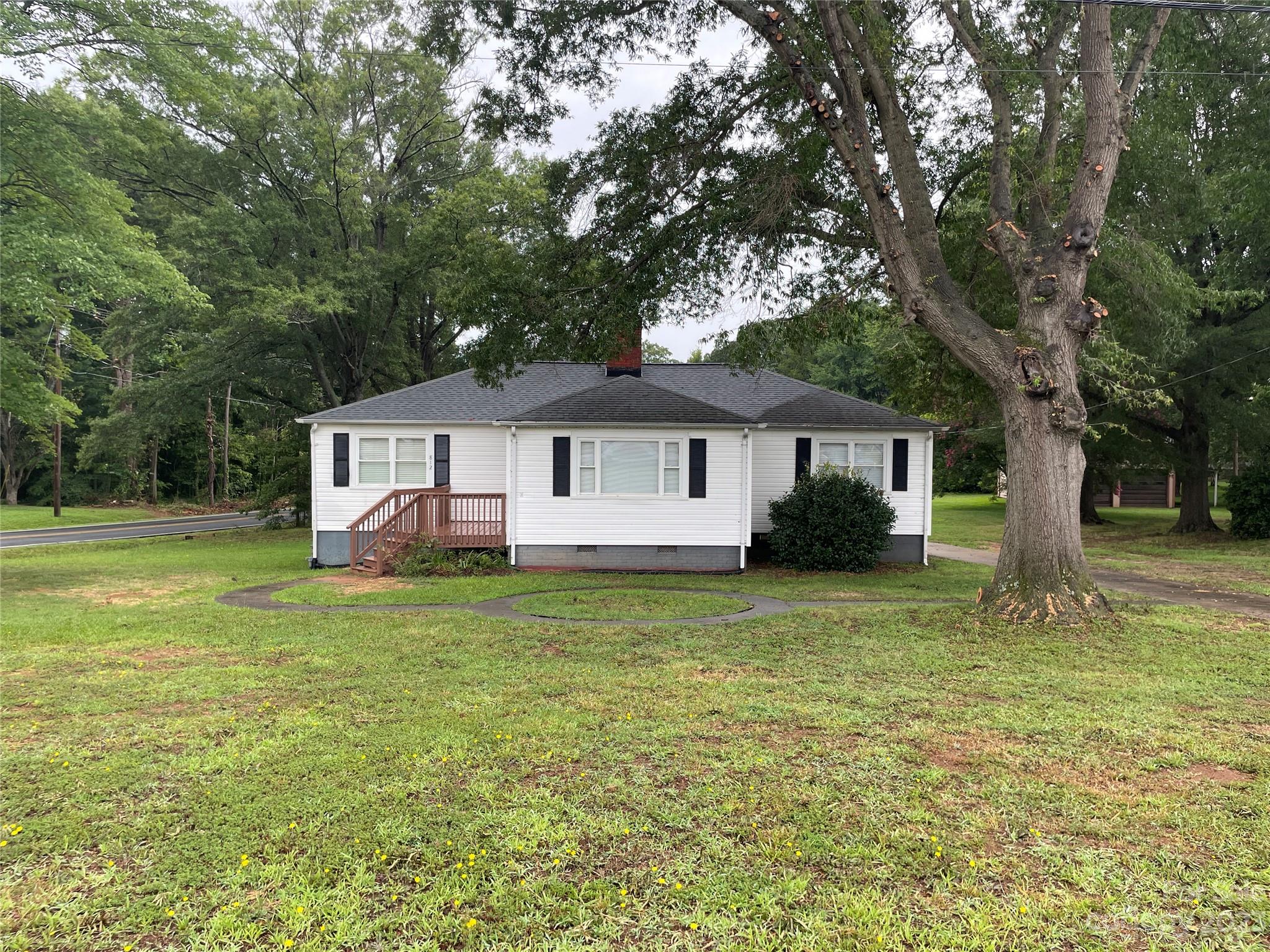 812 Rogers Lake Road Kannapolis, NC 28081 - Photo 1 of 26