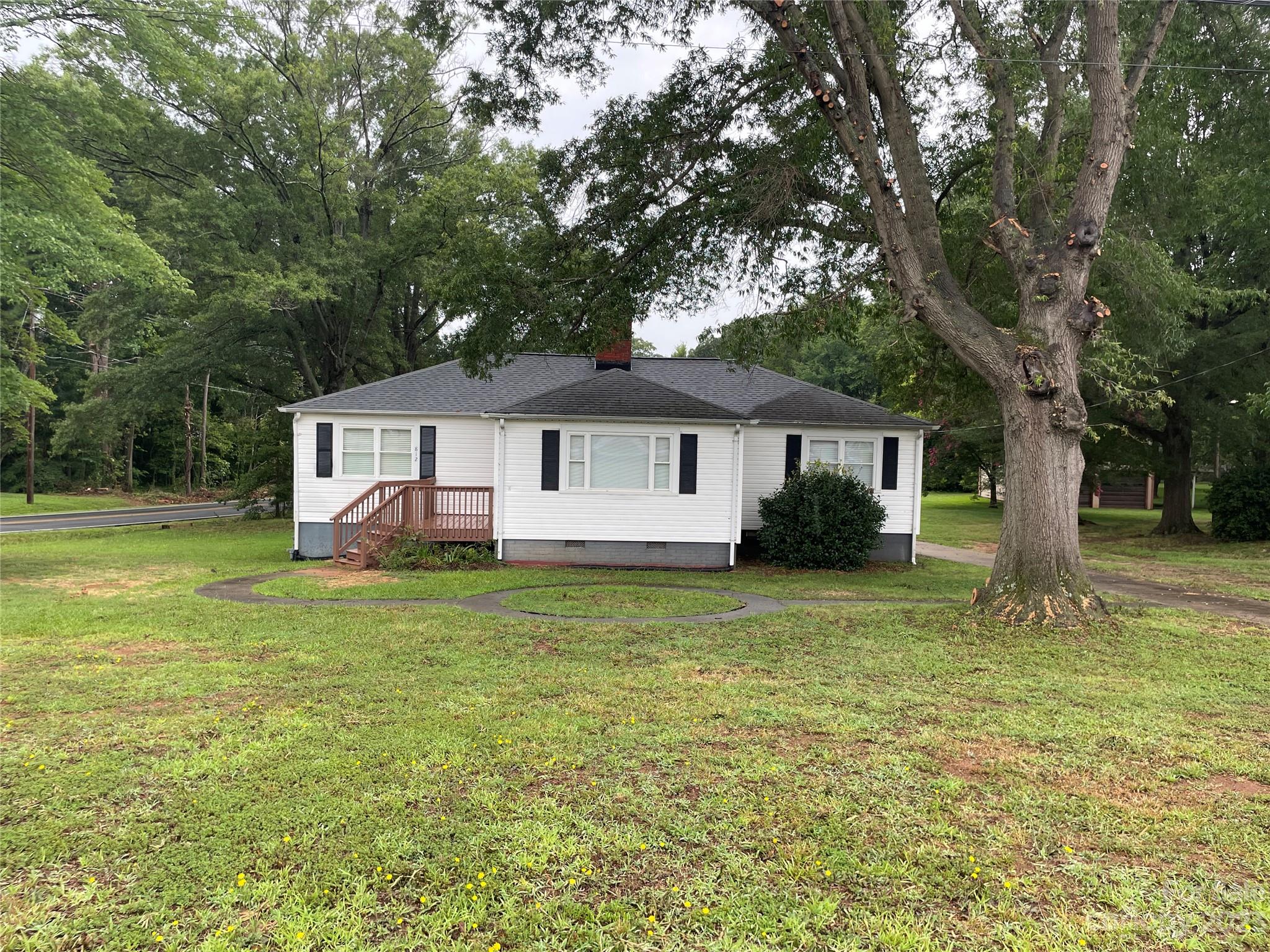 812 Rogers Lake Road Kannapolis, NC 28081 - Photo 2 of 26