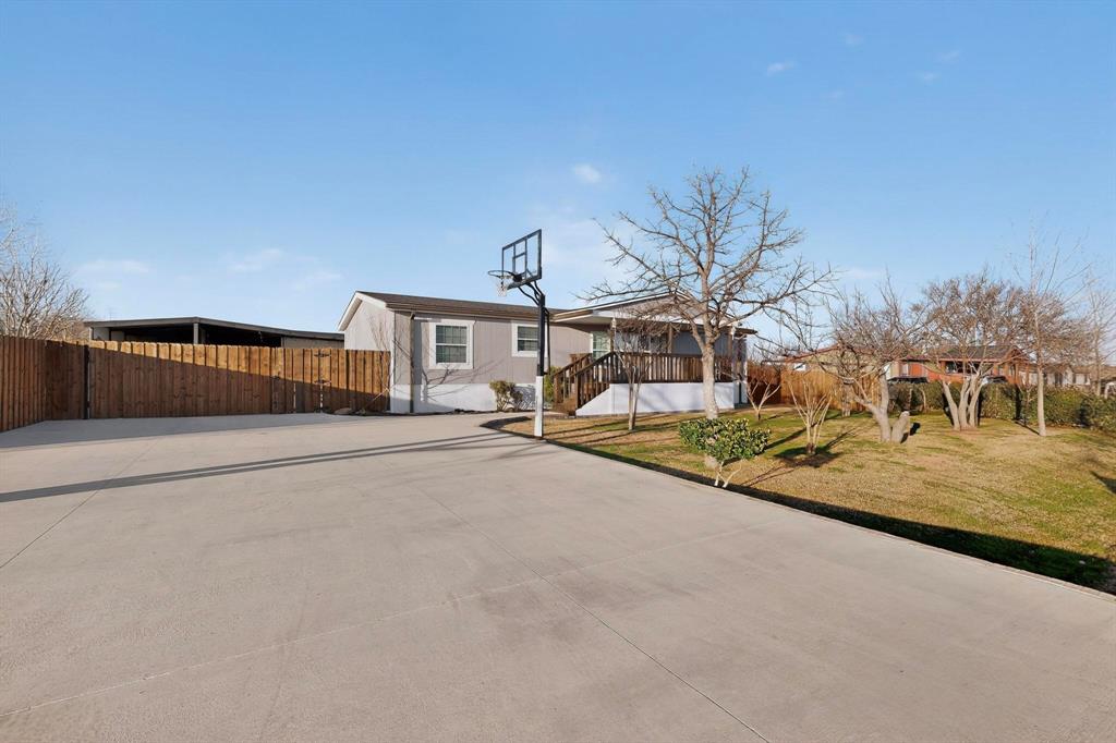 819 Hoss Road Sanger, TX 76266 - Photo 2 of 40