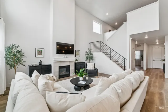 $679,000 | 305 East Cusick Street, Meridian, ID 83642