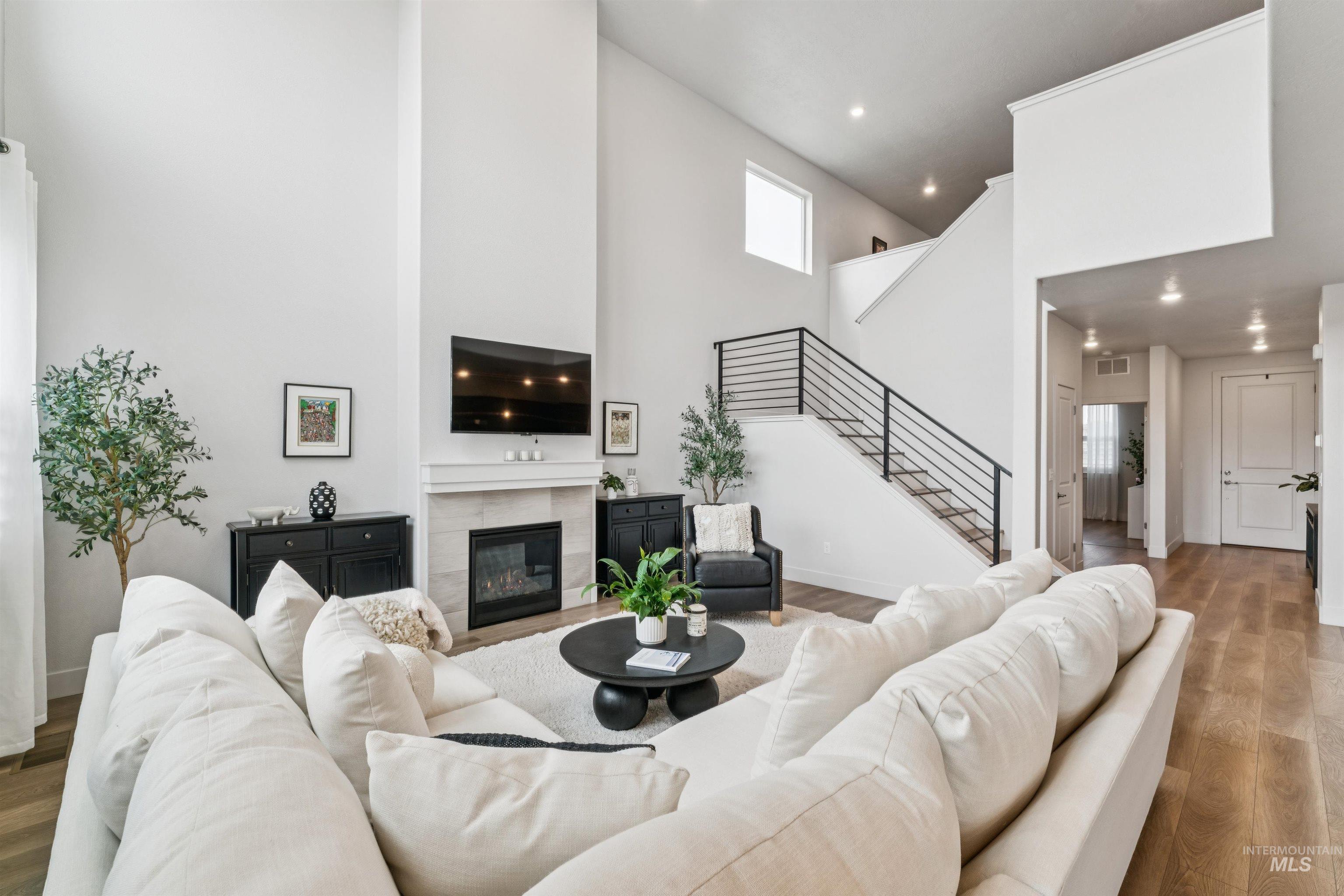 305 East Cusick Street Meridian, ID 83642 - Photo 5 of 50