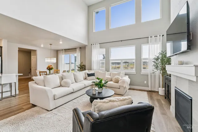 $679,000 | 305 East Cusick Street, Meridian, ID 83642