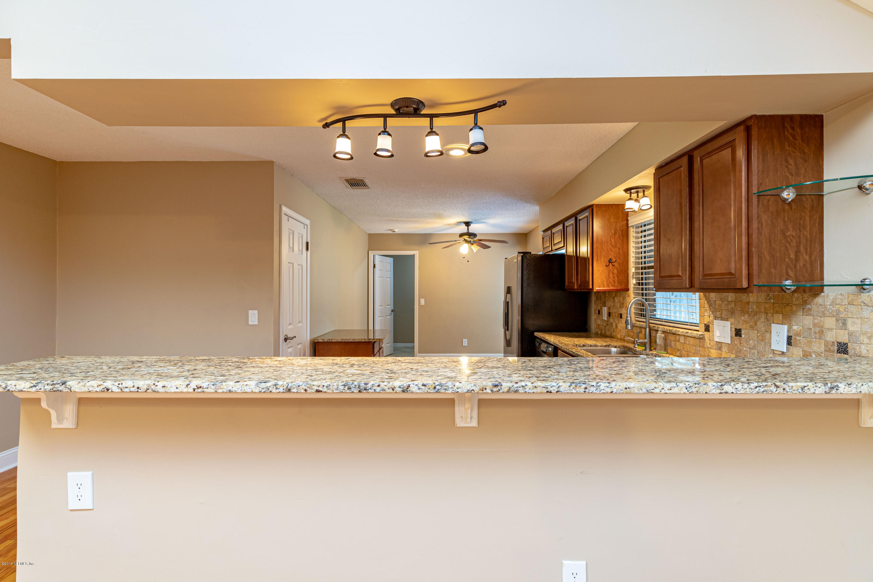 3244 Marbon Road Jacksonville, FL 32223 - Photo 4 of 40 Breakfast Bar