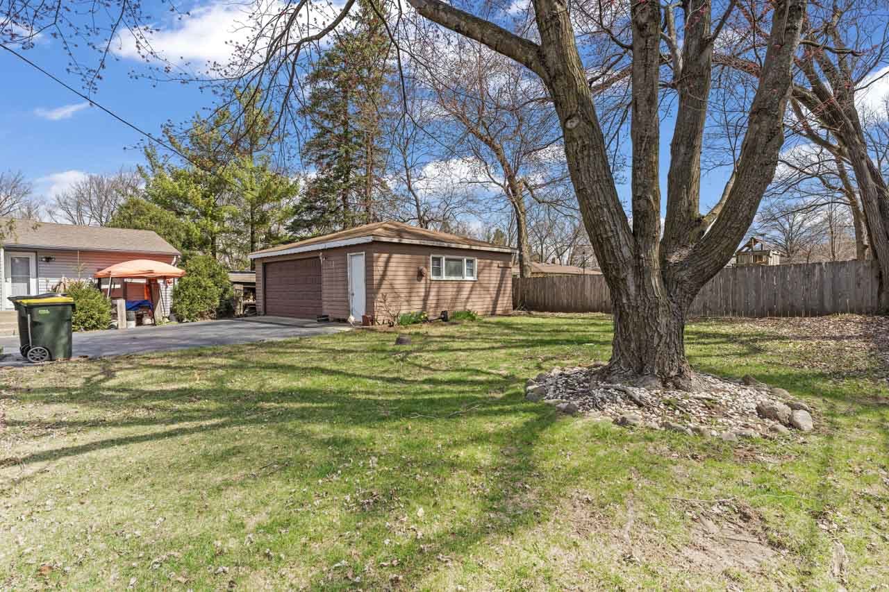 815 Silver Lake Road Cary, IL 60013 - Photo 24 of 27 Gallery Image 24