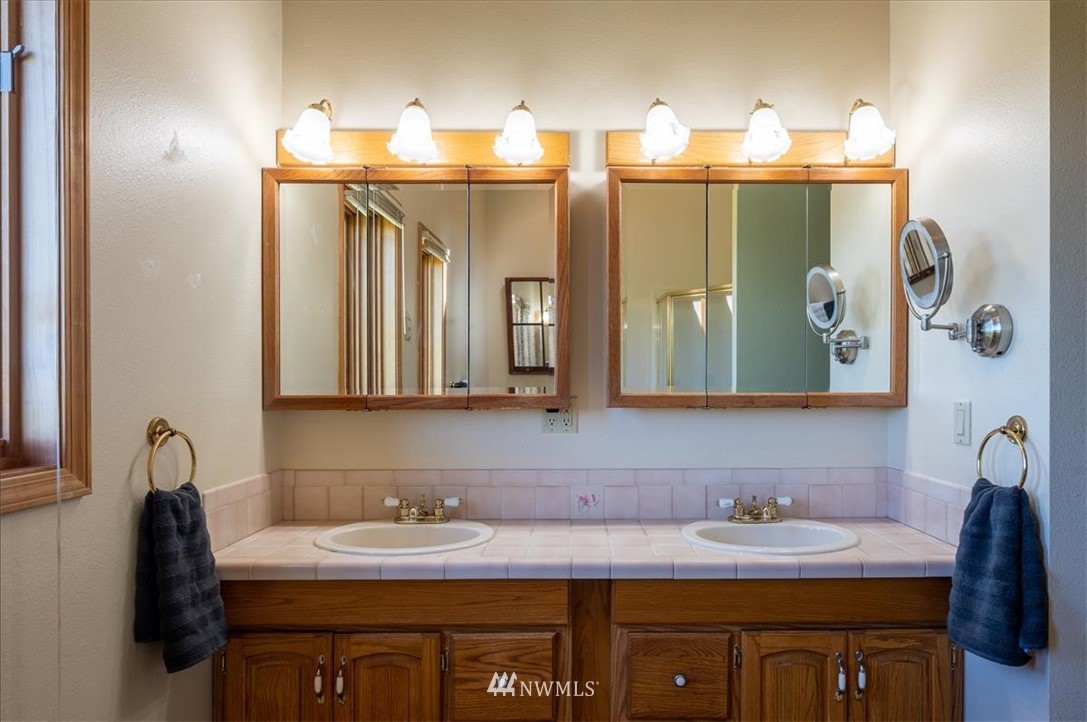 320 East Axton Road Bellingham, WA 98226 - Photo 16 of 40 a bathroom with a sink vanity and mirror