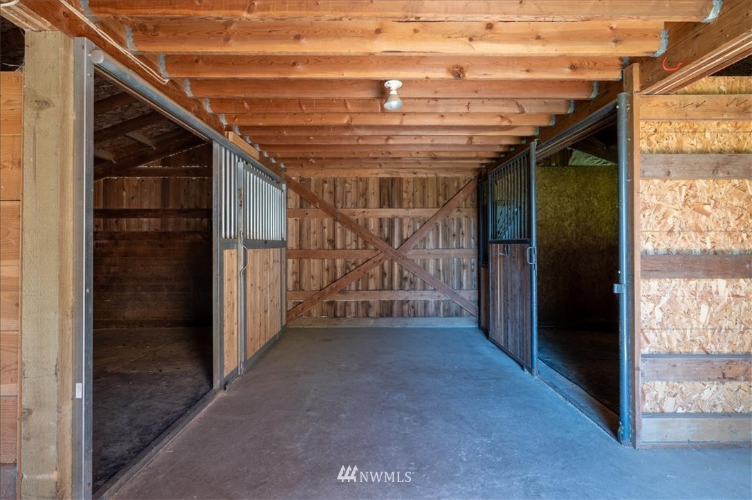 320 East Axton Road Bellingham, WA 98226 - Photo 34 of 40 a view of entryway