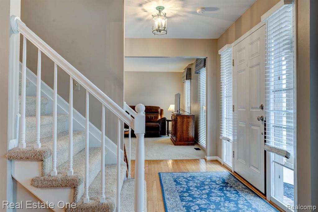 1190 Hathaway Rising Rochester Hills, MI 48306 - Photo 2 of 30