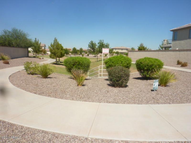 2402 West Apollo Road Phoenix, AZ 85041 - Photo 22 of 23 Greenbelt