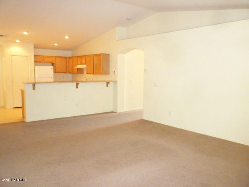 2402 West Apollo Road Phoenix, AZ 85041 - Photo 4 of 23 Great Room