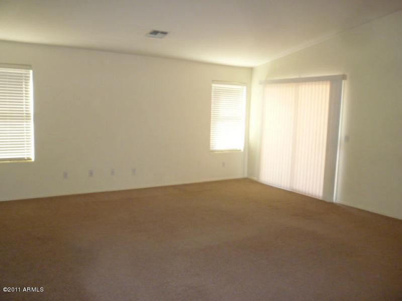 2402 West Apollo Road Phoenix, AZ 85041 - Photo 5 of 23 Great Room
