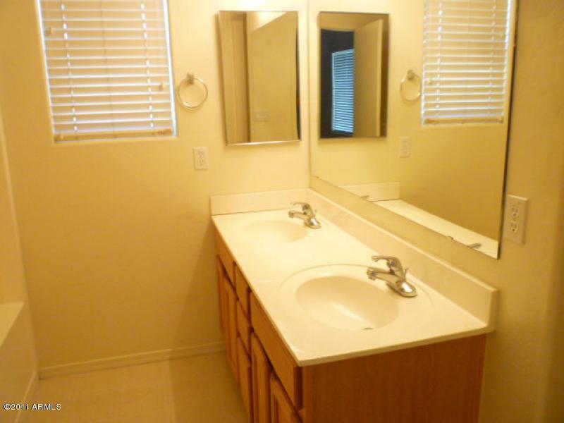 2402 West Apollo Road Phoenix, AZ 85041 - Photo 8 of 23 Master Bath