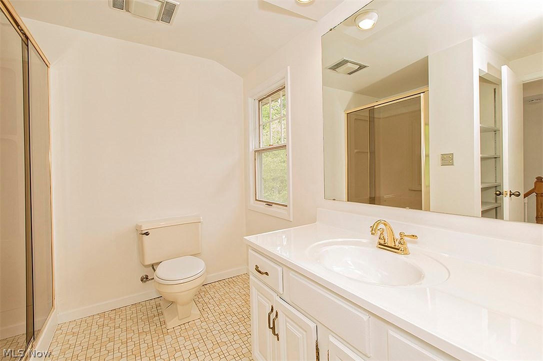 3253 Bradford Road Cleveland, OH 44118 - Photo 23 of 34