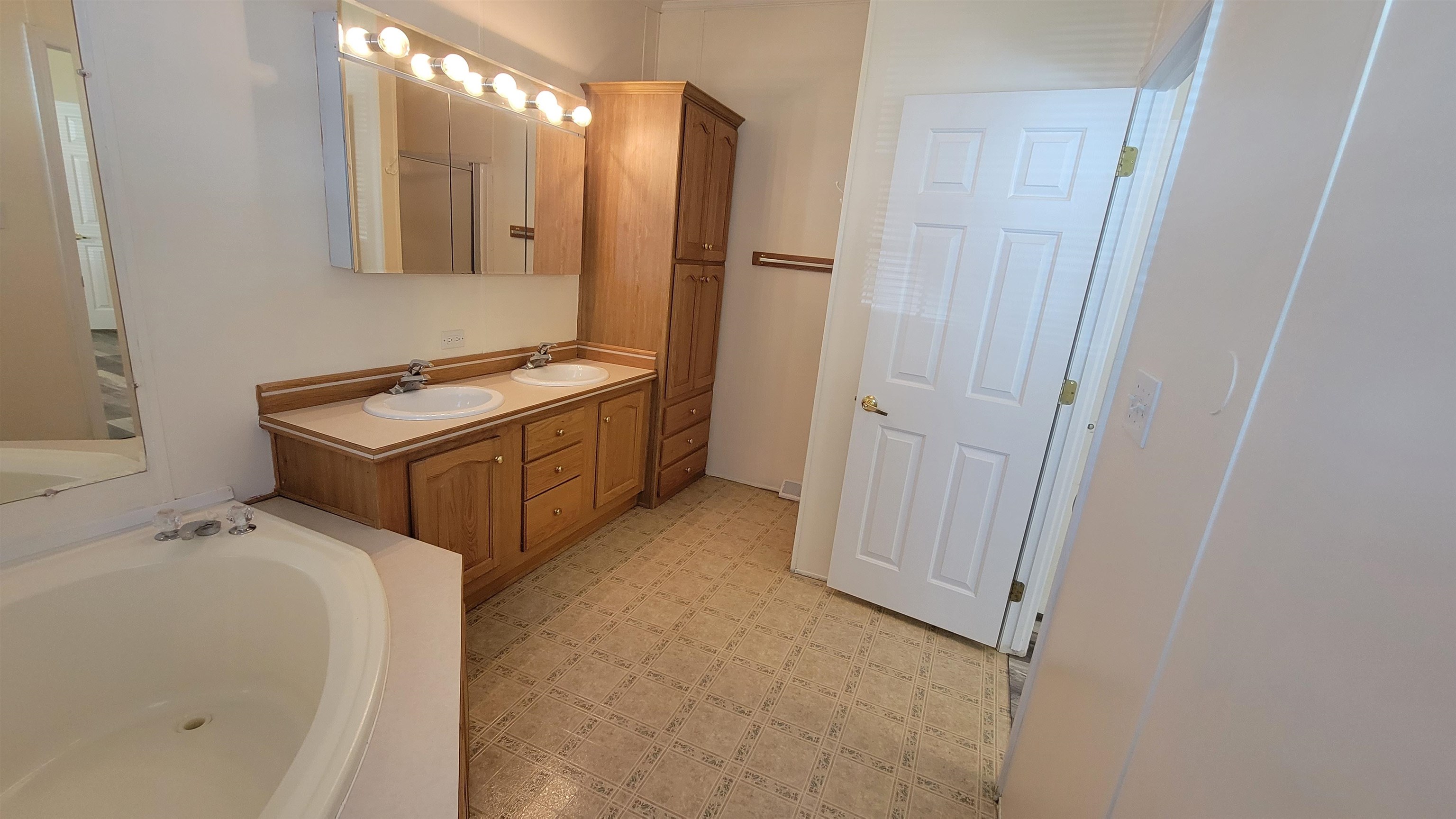 58 Temple Drive Rochester, NH 03868 - Photo 8 of 29