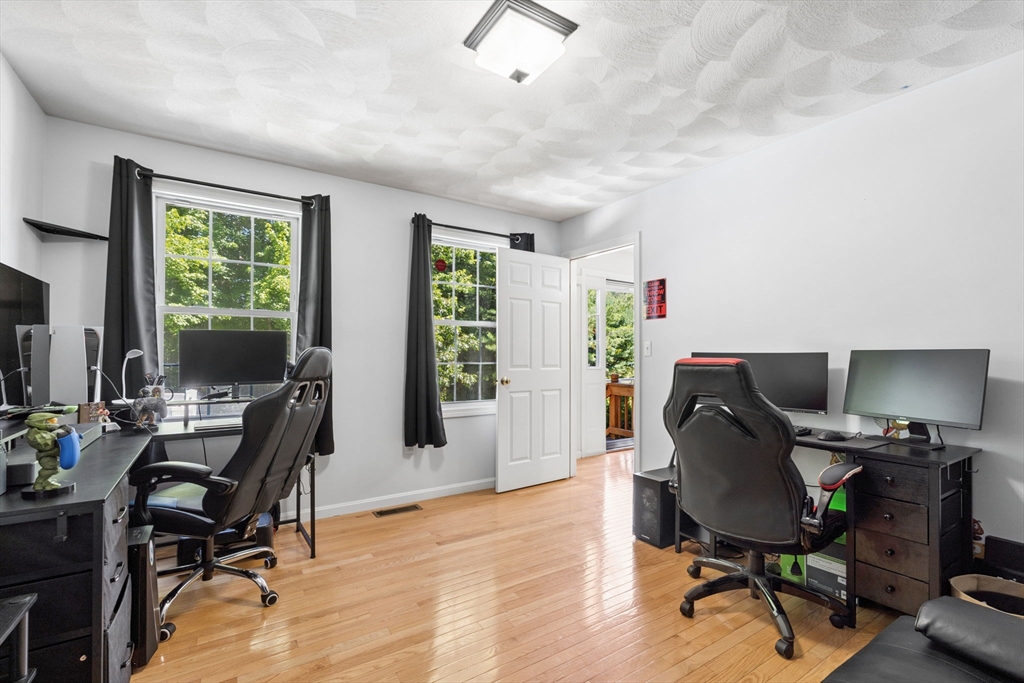 9 Perron Way Lowell, MA 01854 - Photo 7 of 42