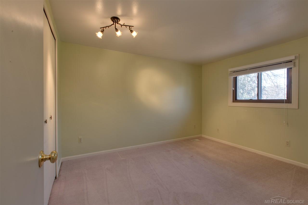 5228 Glengate Road Rochester, MI 48306 - Photo 29 of 44
