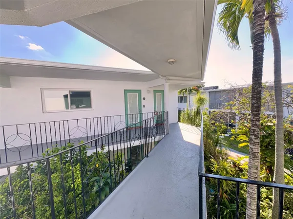 $200,000 | 2151 Northeast 42nd Court, Unit 237, Lighthouse Point, FL 33064