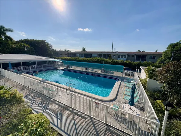 $200,000 | 2151 Northeast 42nd Court, Unit 237, Lighthouse Point, FL 33064