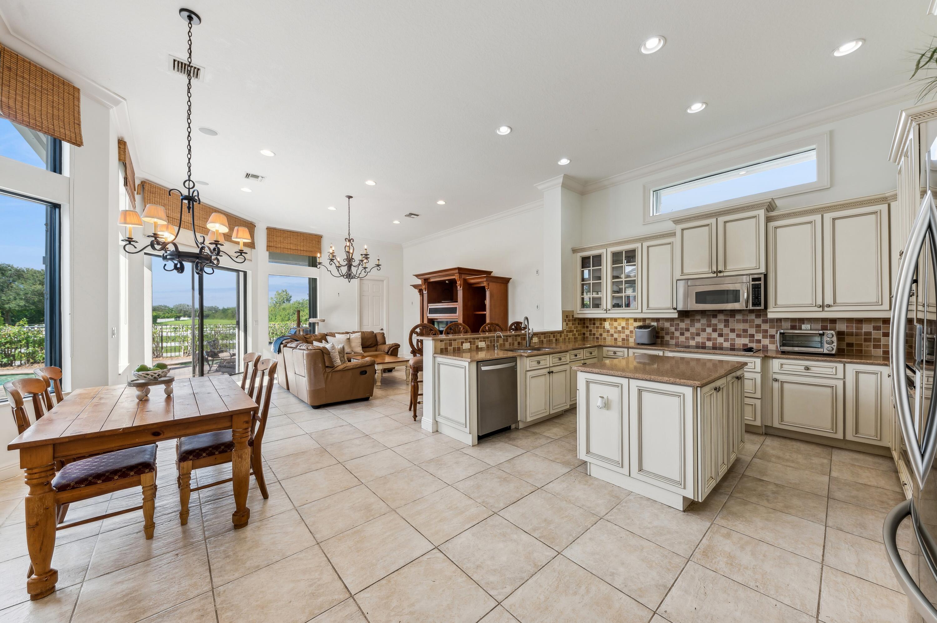 8871 Equus Circle Boynton Beach, FL 33472 - Photo 28 of 64 10_8871EquusCircle_191_KitchenBreakfastR