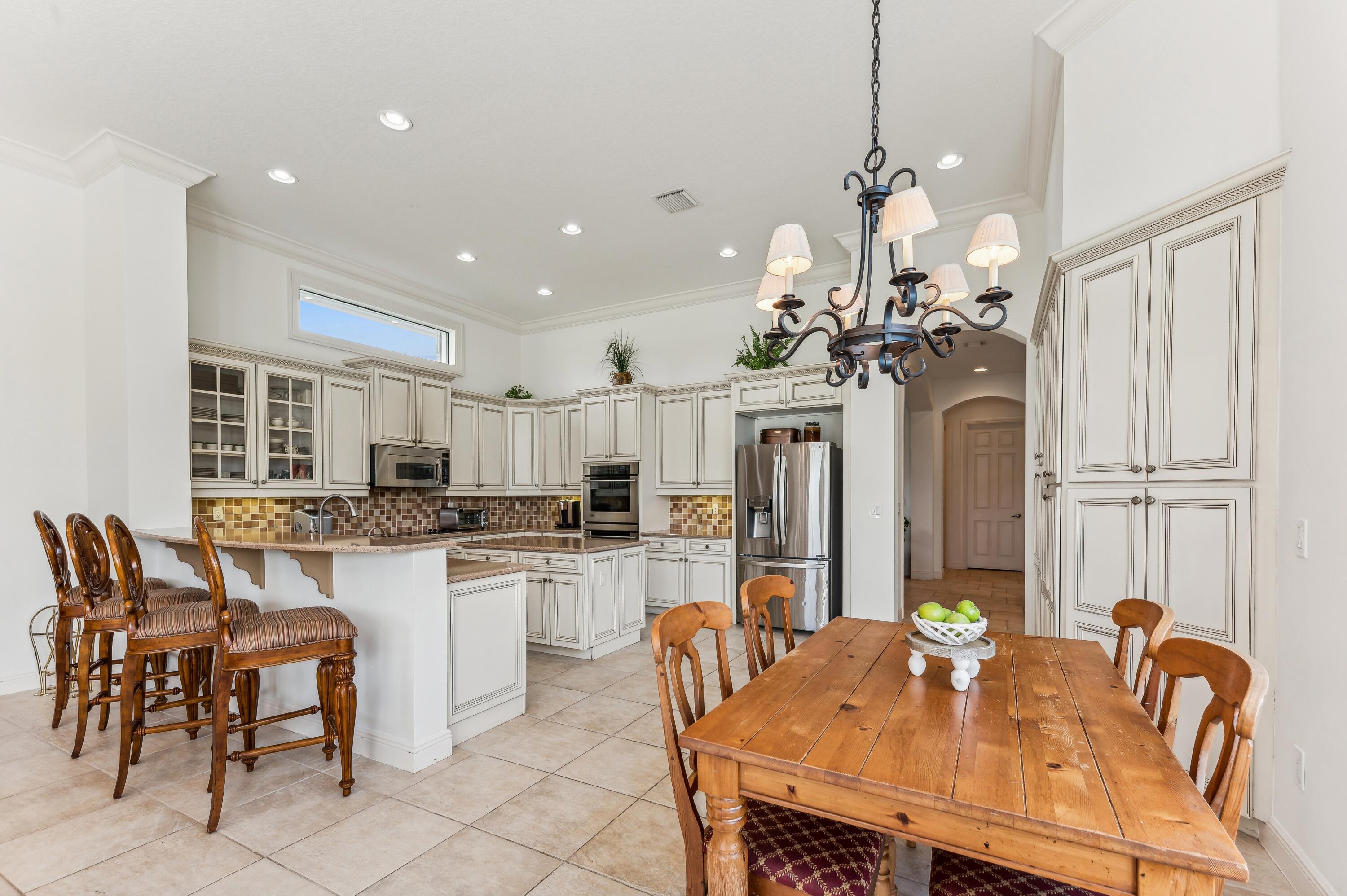 8871 Equus Circle Boynton Beach, FL 33472 - Photo 29 of 64 11_8871EquusCircle_191001_KitchenBreakfa