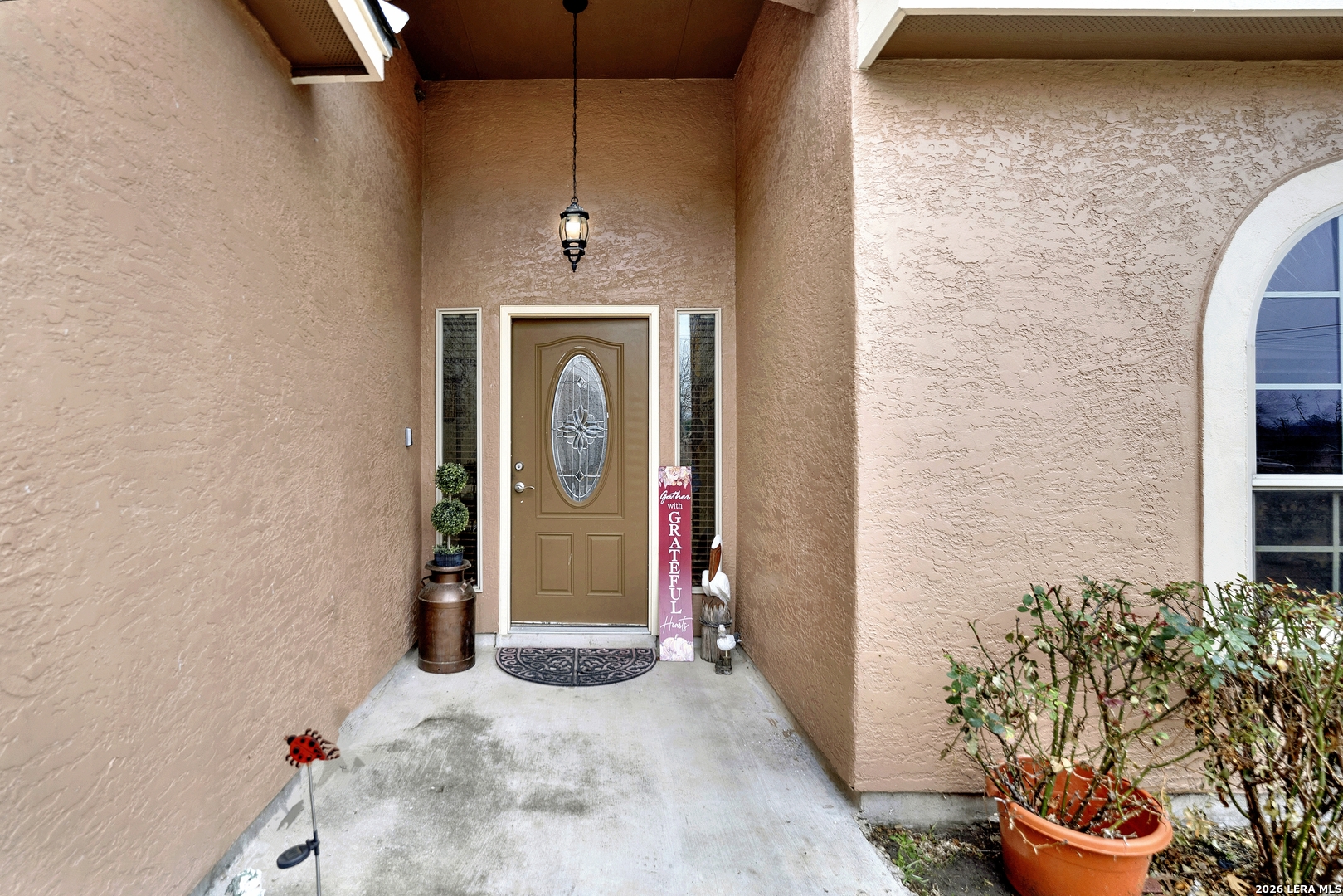 11669 Flores Avenue LaCoste, TX 78039 - Photo 7 of 36 a view of a livingroom with a potted plant